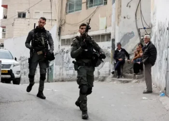 Gardiania izraelite krijon lidhje seksuale me palestinezin e dënuar