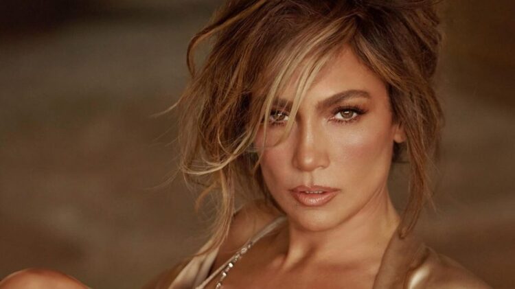 Bukuroshja Jennifer Lopez vetëm rinohet, pozon me të brendshme për…