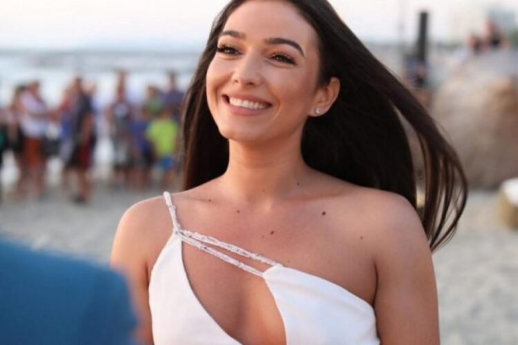 “E rrëzoi babin e vet nga froni!” Jonida Vokshi prezanton djalin…