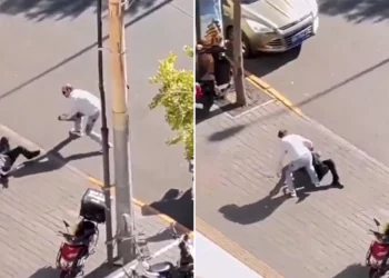 Del video/ Momenti kur diplomati izraelit u godit me thikë në Pekin