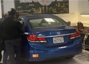 Shoferi sulmon me makinë konsullatën kineze, vritet nga oficerët