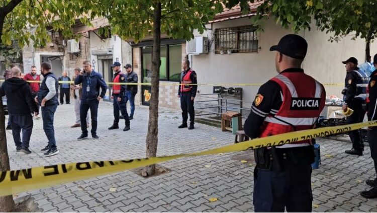 Korçë/ Plagoset me mjete të forta një grua, kapet autori