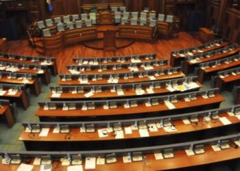 Në Shqipëri kuvendin e bojkoton opozita, në Kosovë mazhoranca