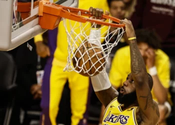 “Ai s’mund të jetë 39 vjeç”, kërcimi i LeBron James i çmend të gjithë