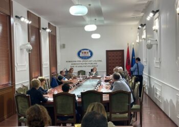 Debate te ‘Ligjet’, deputetët e opozitës braktisin mbledhjen