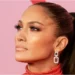 Jennifer Lopez u tregon gishtin e mesit paparacëve
