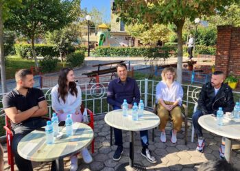 Lulzim Basha nuk fle, e nis mëngjesin e sotëm me banorët e Burrelit