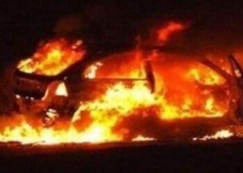 Përfshihet nga flakët makina e policit në Pogradec, ja dyshimet