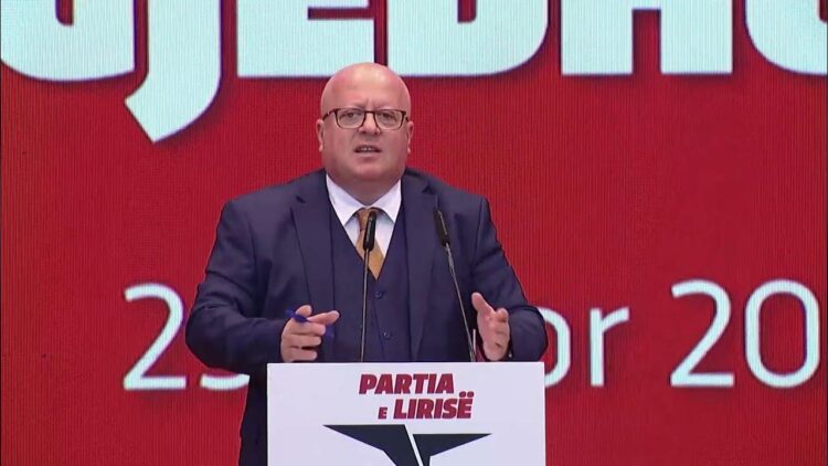 U nxorr jashtë salle, avokati i Berishës: Ja si qëndron e vërteta