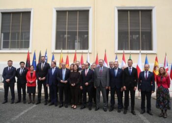 Ministeriali në Tiranë, ministri serb bojkoton foton familjare