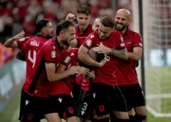 VAR i anulon golin Mujës, por festa nuk ndalet në ‘Air Albania’