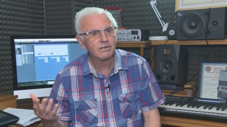 ‘Mora fjalë’, historia e këngës që pushtoi zemrat kuqezi