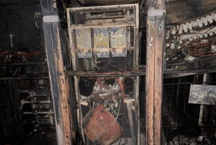 Shpërthen nënstacioni elektrik në Peqin, pa energji qyteti e fshatrat