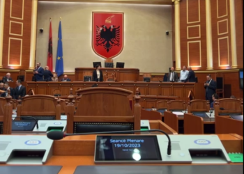 Opozita bllokon vendet e ministrave, nuk lejojnë nisjen e Kuvendit