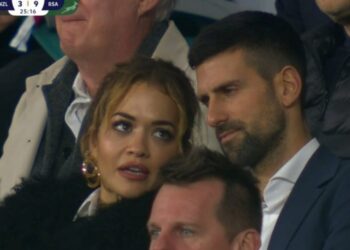 Rita Ora ndjek Kampionatin Botëror të ragbit pranë tenistit serb…