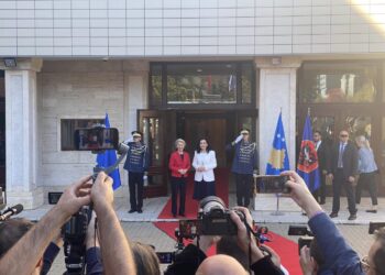 Von der Leyen në Kosovë, nis takimi me presidenten Osmani