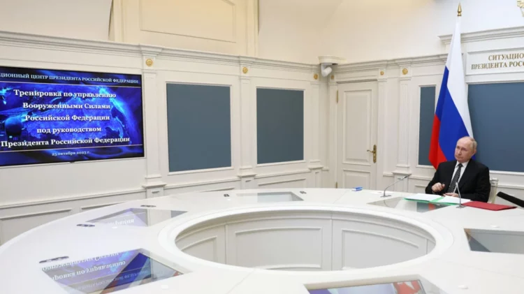 Rusia teston një sulm bërthamor nga toka, ajri dhe deti