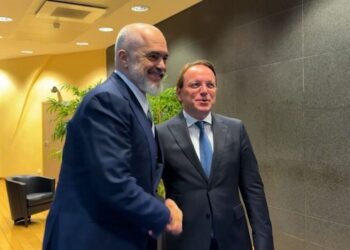 Rama i qeshur me Varhelyin, merr pjesë në forumin “Global Gateway”