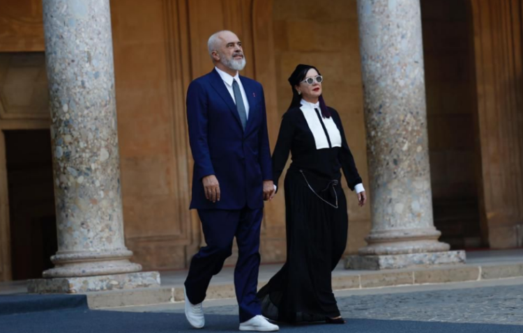 Edi Rama dhe bashkëshortja takojnë Mbretin e Spanjës, publikon pamjet