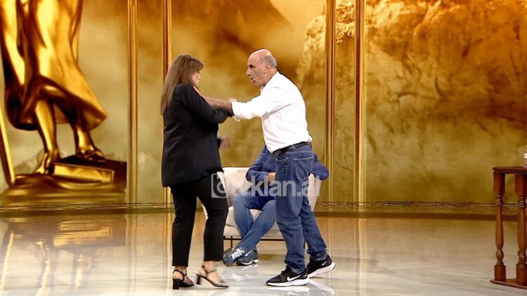 Burri godet gruan në emision: Të kapa gafil… (VIDEO)