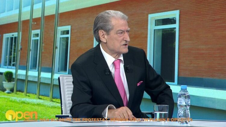 Berisha: Rama loboi që Macron të bënte deklaratën për vizat