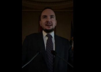 Deputetët e opozitës lihen në terr, fiket edhe automati në Kuvend