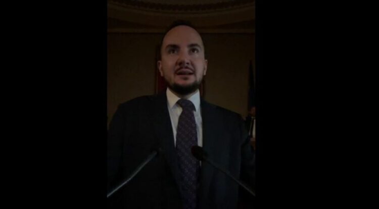 Deputetët e opozitës lihen në terr, fiket edhe automati në Kuvend