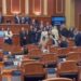 Berisha bllokon foltoren, Kuvendi njofton mbylljen e seancës plenare