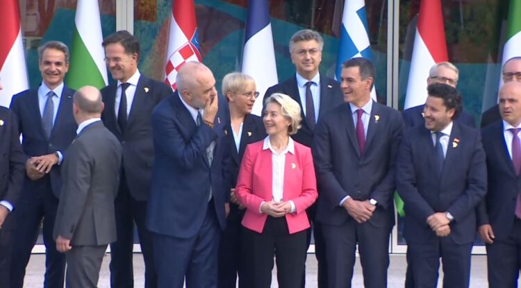 Brnabiç refuzoi foton familjare të Samitit, Baton Haxhiu: Guxim i madh nga…