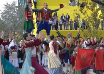 Koncert me valle e daulle, mbyllet pjesa e parë e Samitit