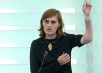 Saranda Bogujevci tregon në KiE shenjat e plumbave: I kam nga serbët