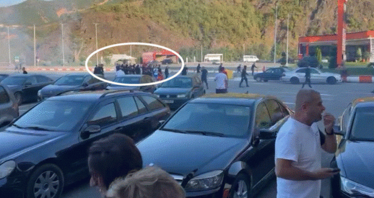 Përleshje mes tifozëve shkodranë dhe atyre të Tiranës, si nisi sherri (VIDEO)
