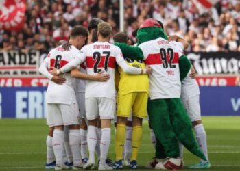 Stuttgart merr kryesimin e Bundesliga, Dortmund bën detyrën