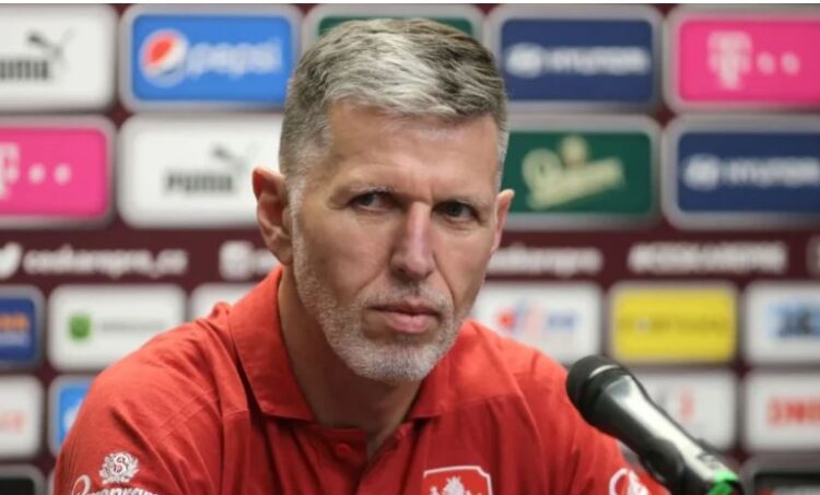 A do jetë viktima e radhës nga kuqezinjtë? Trajneri çek i zhgënjyer