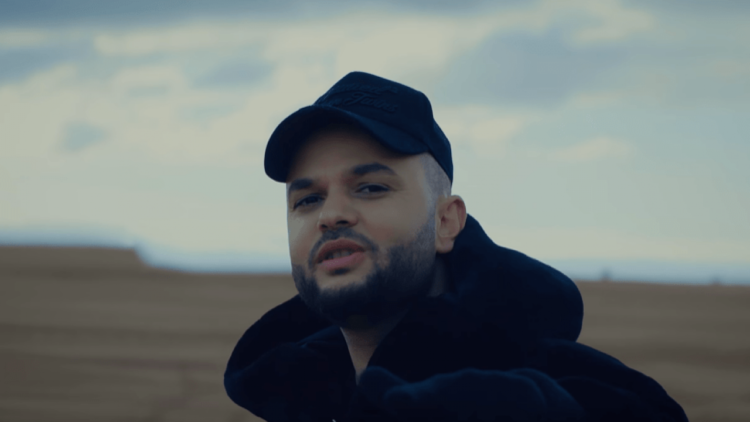 Këngëtari shqiptar rrëfen problemet me depresionin