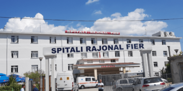 Makina del nga rruga, lëndohen katër pjesëtarë të familjes