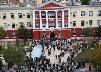 Viti i ri akademik, 20 mijë studentë për herë të parë në auditore