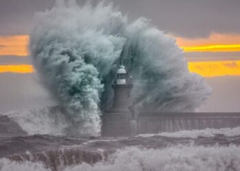FOTO/ Stuhia ‘Babet’ godet Evropën Veriore, përmbytje dhe shkatërrime