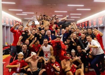 Sylvinho reagon në rrjetet sociale, shkruan shqip