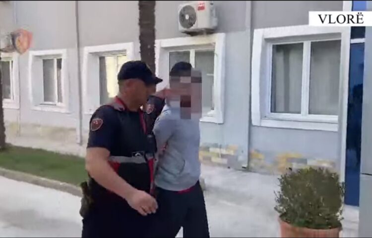 Shiste kanabis pranë Universitetit të Vlorës, arrestohet 25-vjeçari