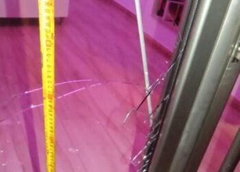 Tentoi të vidhte një dyqan telefonash, kapet në flagrancë 33-vjeçari