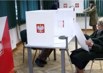 Poloni, partia në pushtet dhe opozita pretendojnë fitoren në zgjedhje