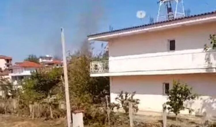 VIDEO/ Deputeti ngre alarmin: Fshati Kraps po përpihet nga flakët