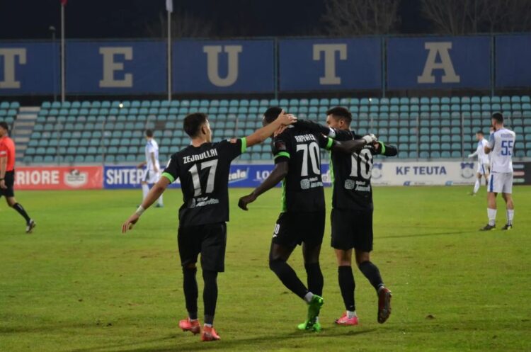 Dwamena vdiq në fushë, reagon policia