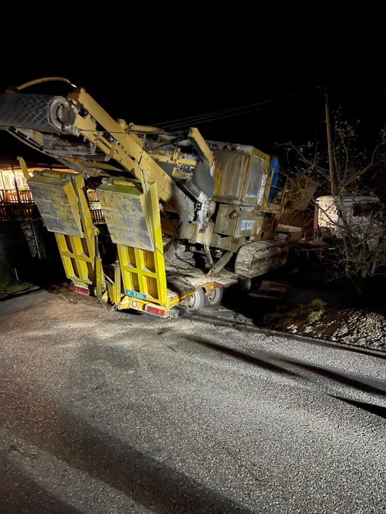Kamioni ngec në kthesat e Llogarasë, bllokohet qarkullimi (FOTO)