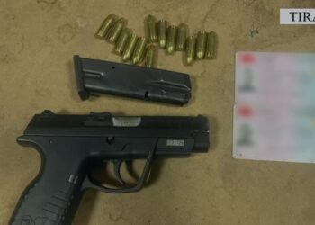 Po qarkullonte me pistoletë në automjet, arrestohet 40-vjeçari (EMRI)