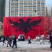 Festat e Nëntorit/ Prishtina “skuqet” nga flamuri shqiptar