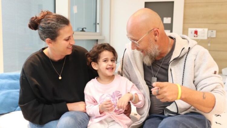 Hamas e mori peng, 4-vjeçarja ribashkohet me të afërmit e saj