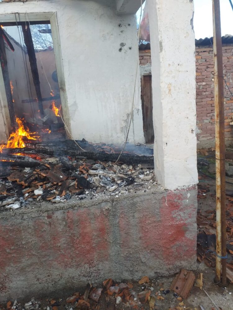 Zjarr brenda banesës së të moshuarve, shkaktohen dëme materiale