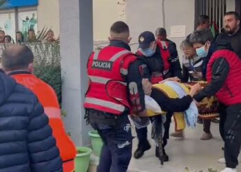 Zjarr në shtëpinë e të moshuarve, ka të asfiksuar